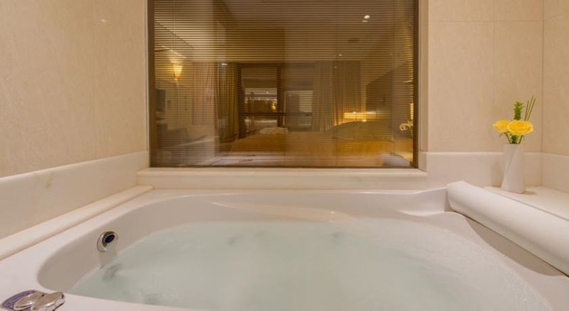 Blue Tree Towers 4*